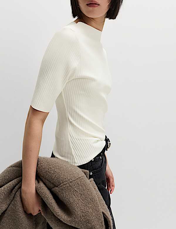 Ριμπ τοπ με τρουακάρ μανίκια και στρογγυλή λαιμόκοψη - GR