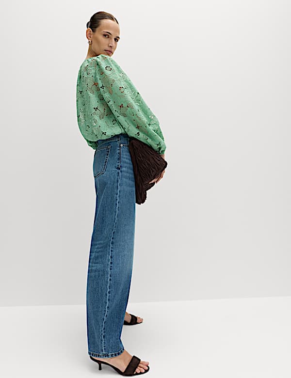 Blouse orn&eacute;e de dentelle ajour&eacute;e - LU