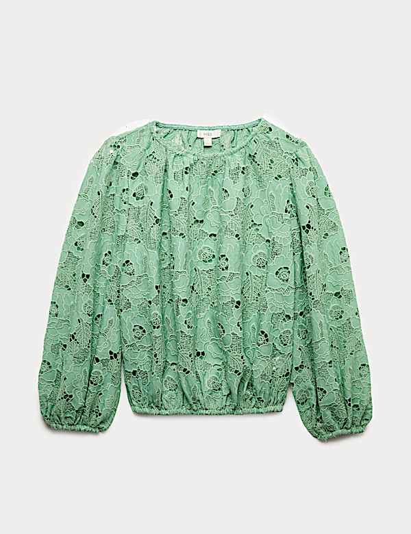 Blouse orn&eacute;e de dentelle ajour&eacute;e - LU