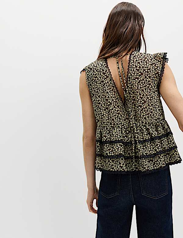 Ditsy Floral V-Neck Ruffle Top - IT