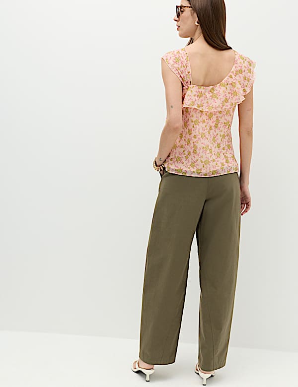 Floral Asymmetric Knot Detail Fitted Top - JP