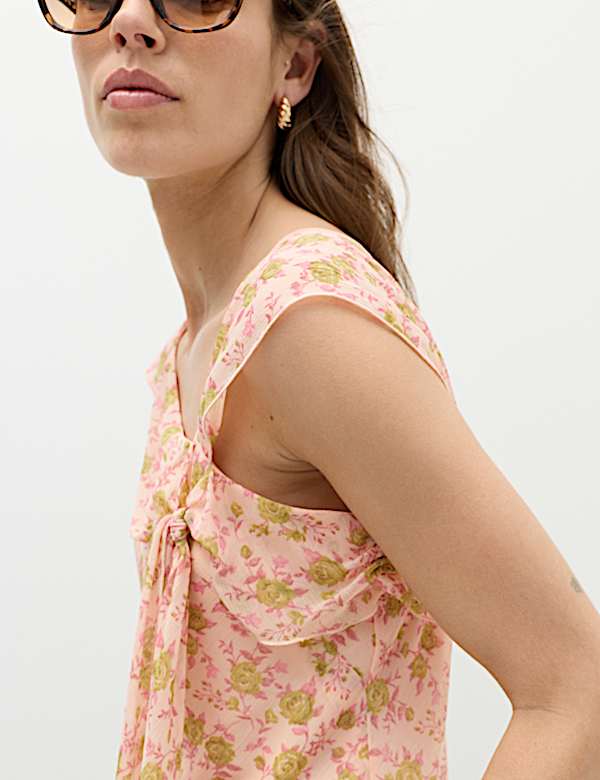 Floral Asymmetric Knot Detail Fitted Top - JP