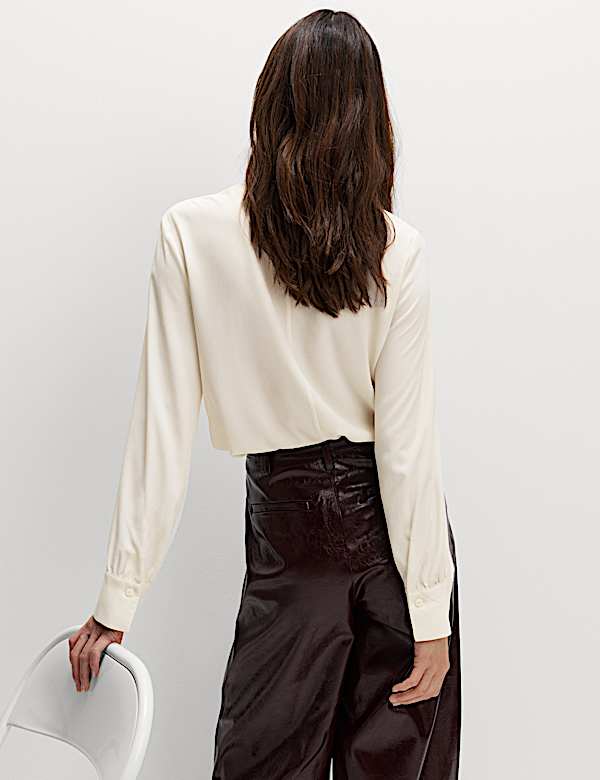 חולצת שרוול ארוך עם קשירה בצווארון - IL