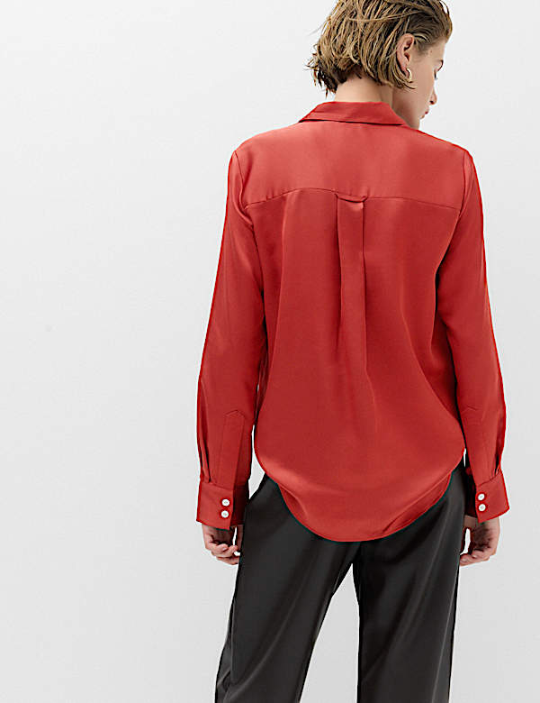 Chemise en satin boutonn&eacute;e &agrave; encolure - CH