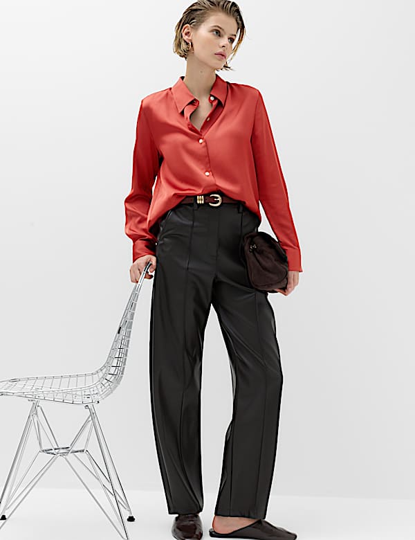 Chemise en satin boutonn&eacute;e &agrave; encolure - CH