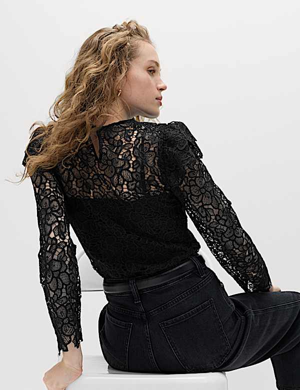 Krajkov&aacute; halenka s vol&aacute;nky - CZ