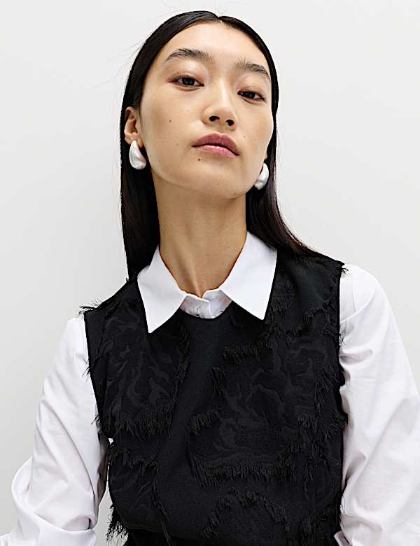 Floral Jacquard Fringed V-Neck Tailored Top