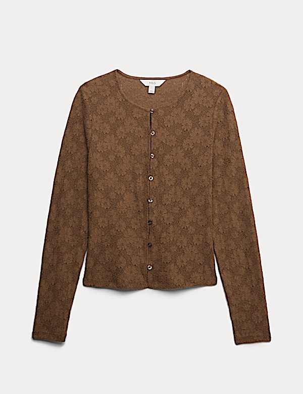 Comfortabele top met knoopsluiting en bloemdetail - BE