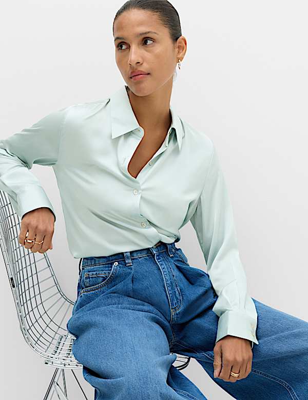 Chemise en satin boutonn&eacute;e &agrave; encolure - CH