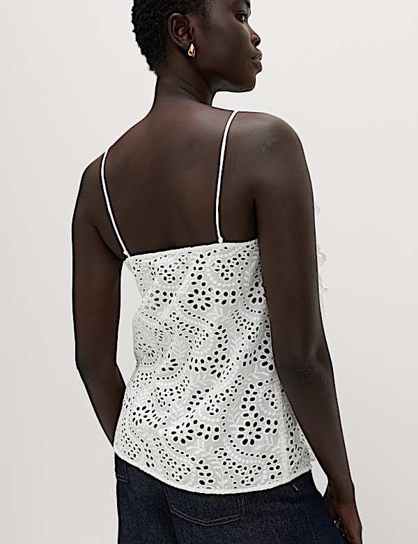 Tr&auml;geroberteil aus reiner Baumwolle mit Lochstickerei und R&uuml;schen - DE