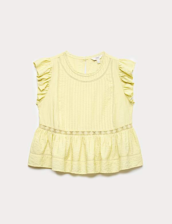 Top s krajkovou vložkou a vol&aacute;nem - CZ