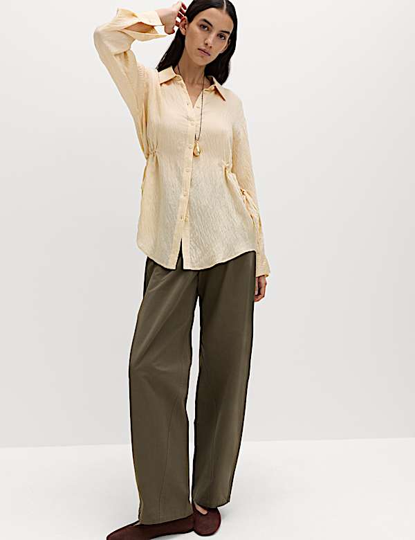 חולצה עם צווארון ושרוך הידוק - IL