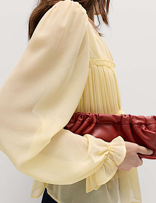 חולצת שרוול ארוך עם עיטור מלמלה וצווארון וי - IL