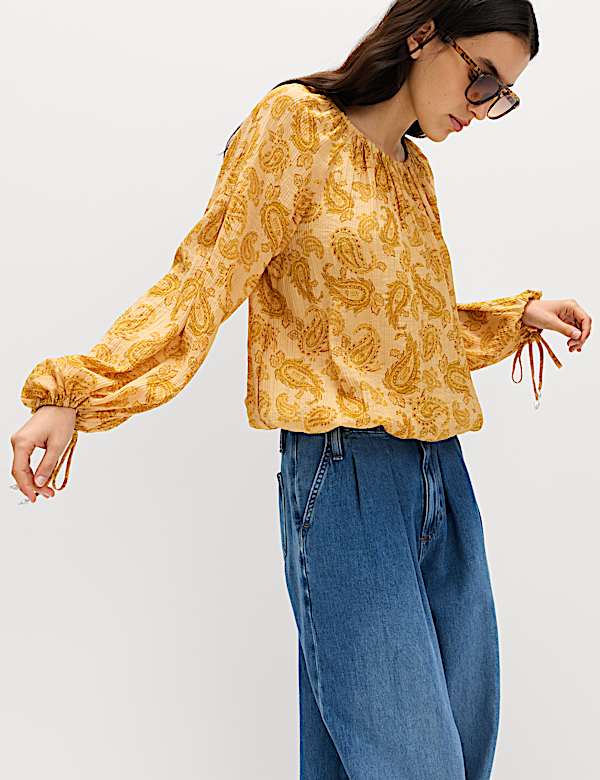 Gestreepte blouse met pliss&eacute; en strikdetail - BE