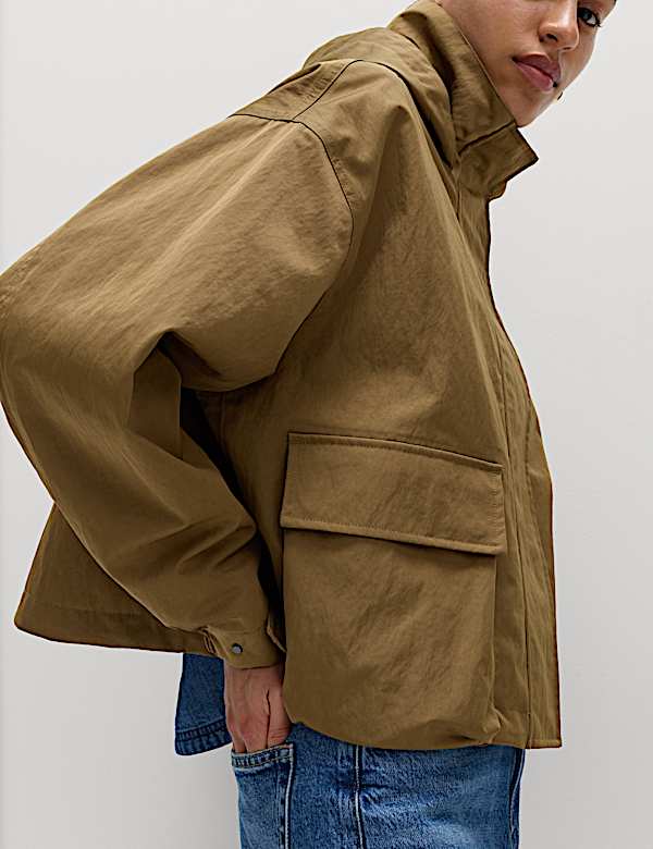 Parka imperm&eacute;able coupe courte, dot&eacute;e de la technologie Stormwear&trade; - FR