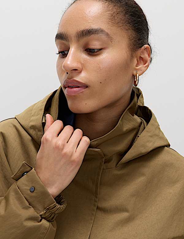 Parka imperm&eacute;able coupe courte, dot&eacute;e de la technologie Stormwear&trade; - FR