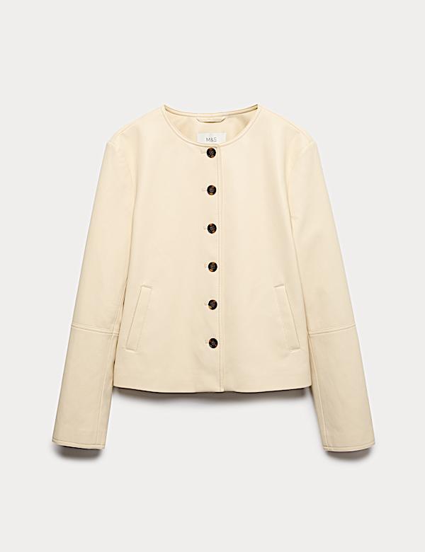 Kragenlose Jacke aus Kunstleder - DE