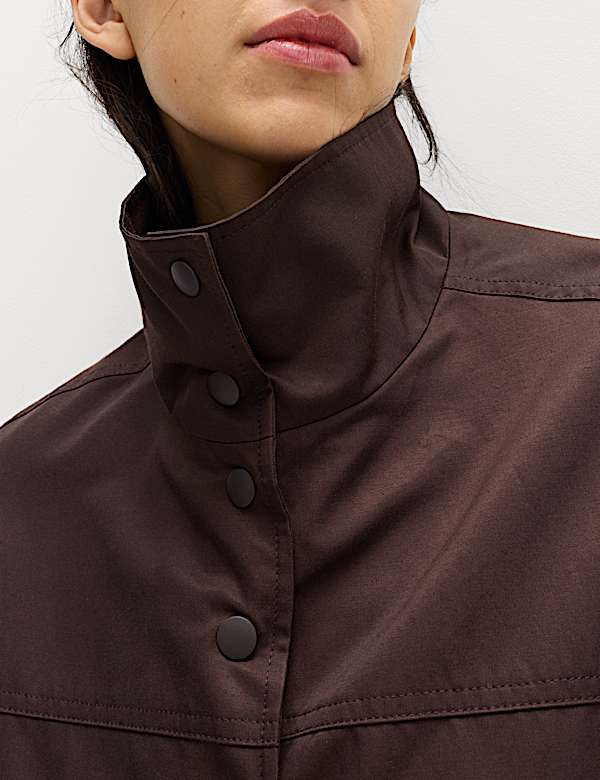 Bomber-Jacke mit hohem Baumwollanteil und Stehkragen - AT