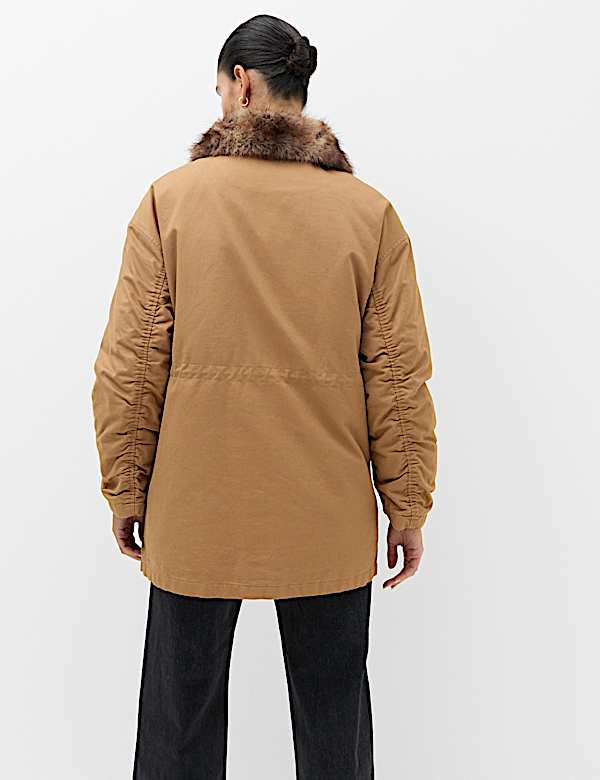 Chaqueta estilo parka 100 % algod&oacute;n con ribete de piel sint&eacute;tica - US