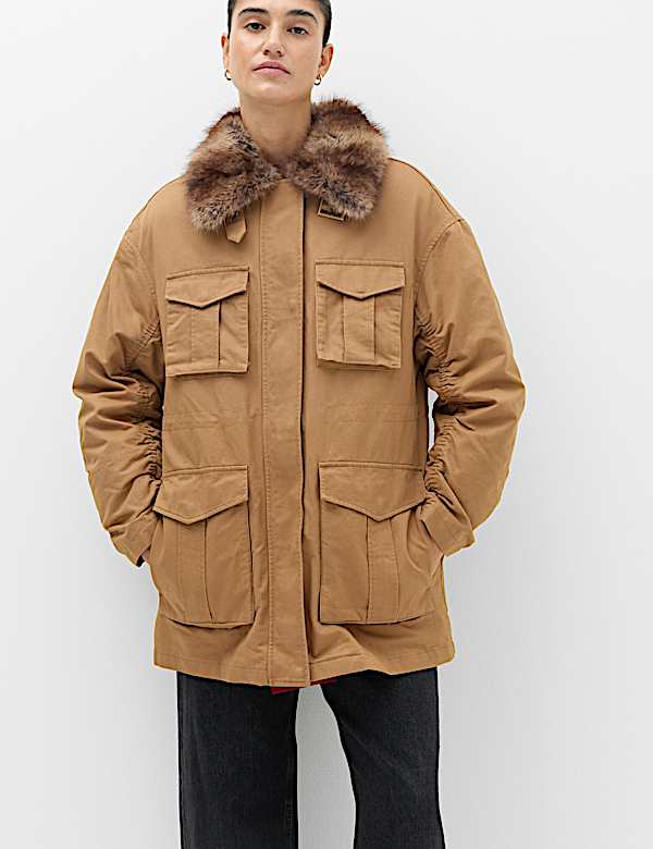Chaqueta estilo parka 100 % algod&oacute;n con ribete de piel sint&eacute;tica - US