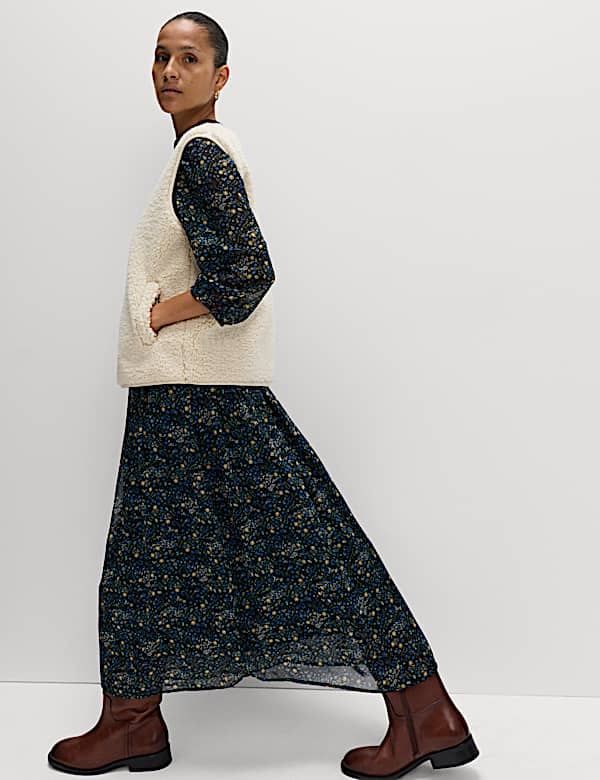 אפודה צמרירית עם כפתורים לכל האורך - IL