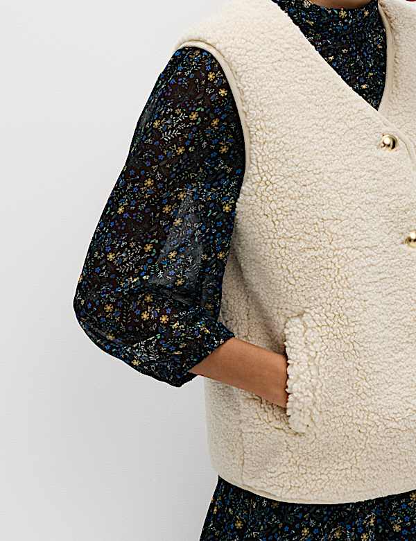 אפודה צמרירית עם כפתורים לכל האורך - IL