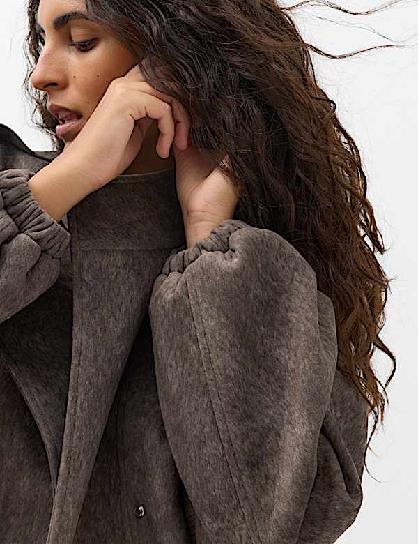 Chaqueta b&oacute;mber texturizada con cuello chimenea - US