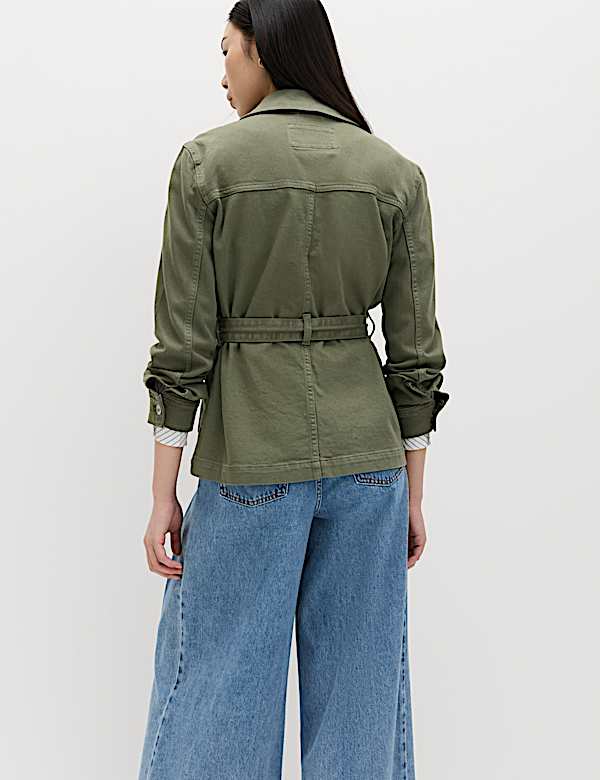 Praktisch denim jasje met kraag en riem - NL