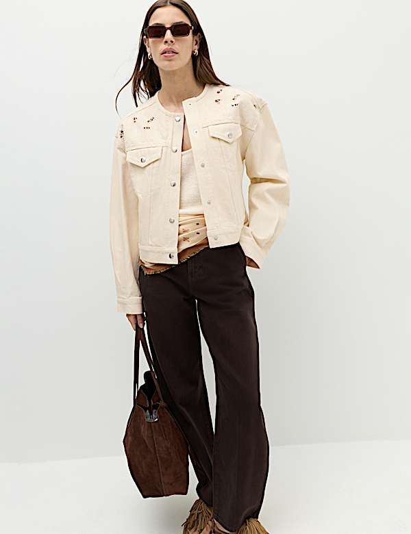 Denim-Truckerjacke mit Lochmuster - DE