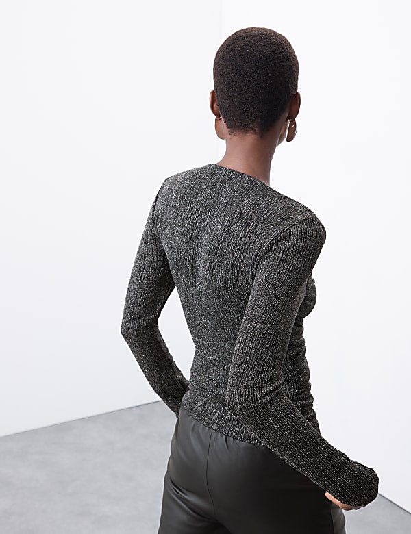 Sprankelende top met boothals en wikkeldetail - NL