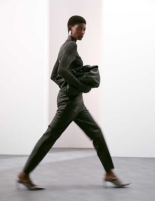 Sprankelende top met boothals en wikkeldetail - NL