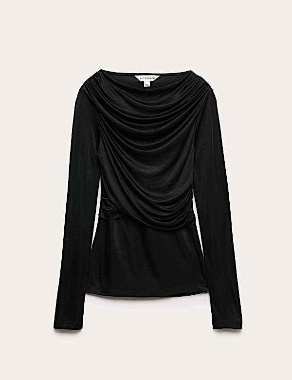 Eng anliegendes Jersey-Oberteil mit Carmen-Ausschnitt und Drapierung - DE