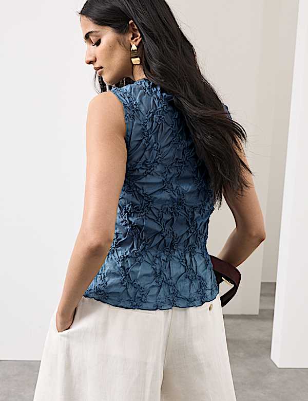 Strukturiertes Tr&auml;geroberteil mit hohem Lyocellanteil - AT