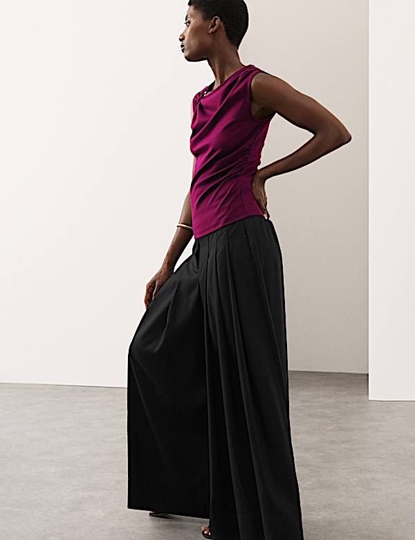 חולצה מבד עשיר בכותנה עם כיווצים ועיטור מתכת - IL