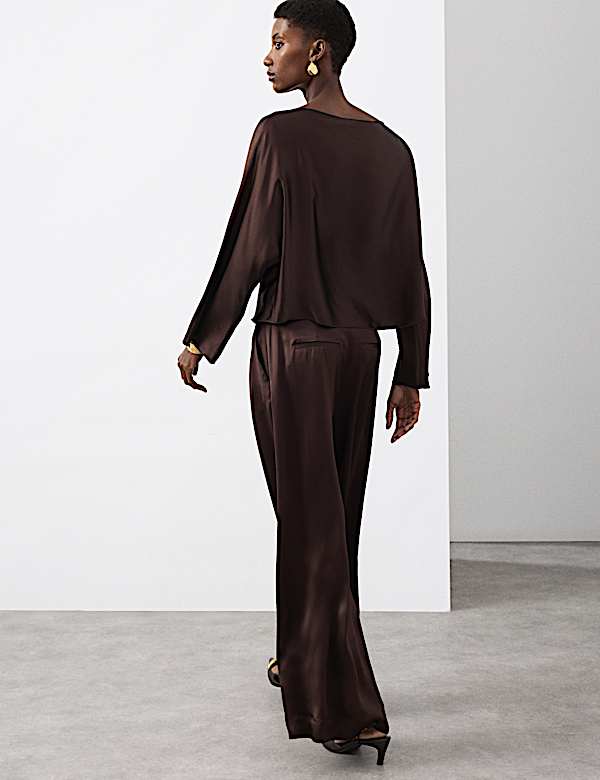 Σατέν, ντραπέ μπλούζα με λαιμόκοψη χαμόγελο - GR