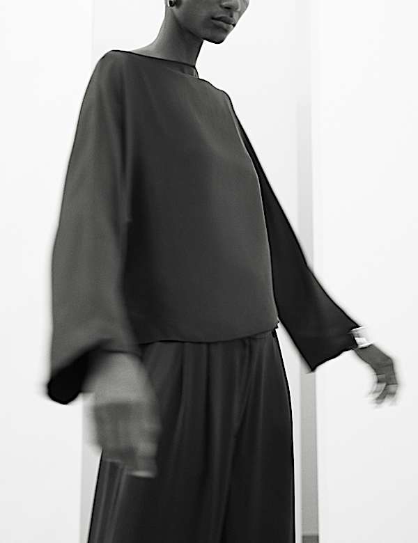 Σατέν, ντραπέ μπλούζα με λαιμόκοψη χαμόγελο - GR