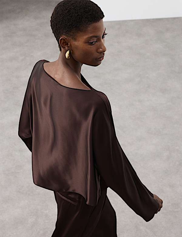 Σατέν, ντραπέ μπλούζα με λαιμόκοψη χαμόγελο - GR