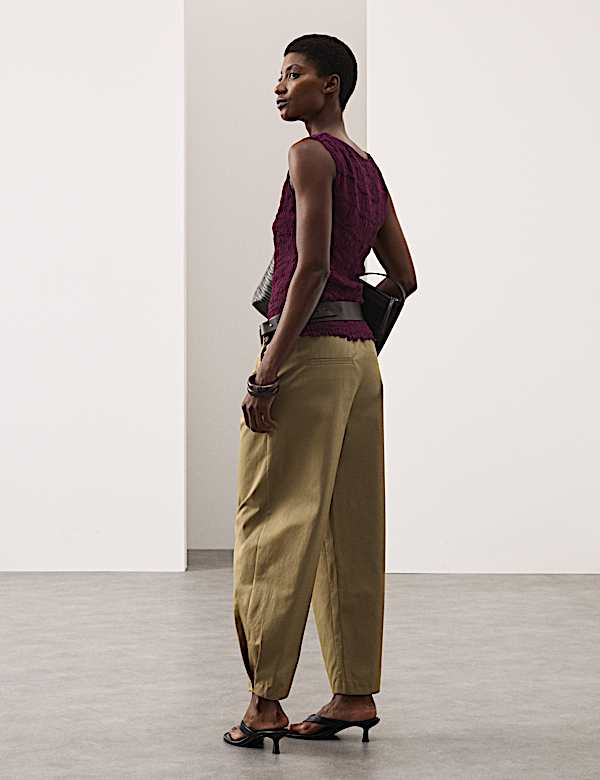 Gesmoktes Tr&auml;gertop mit Strukturmuster - AT