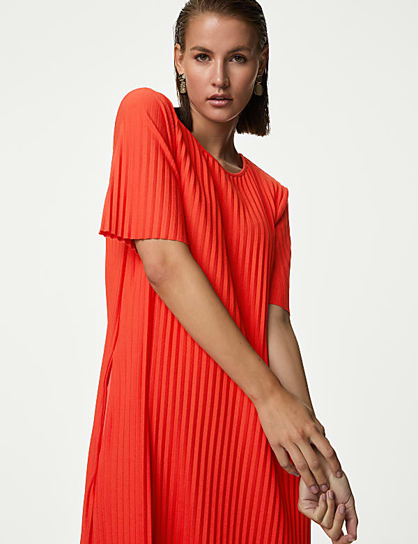 Plisse Round Neck Midi T-Shirt Dress