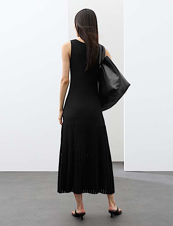 Robe maxi pliss&eacute;e en maille c&ocirc;tel&eacute;e - CH