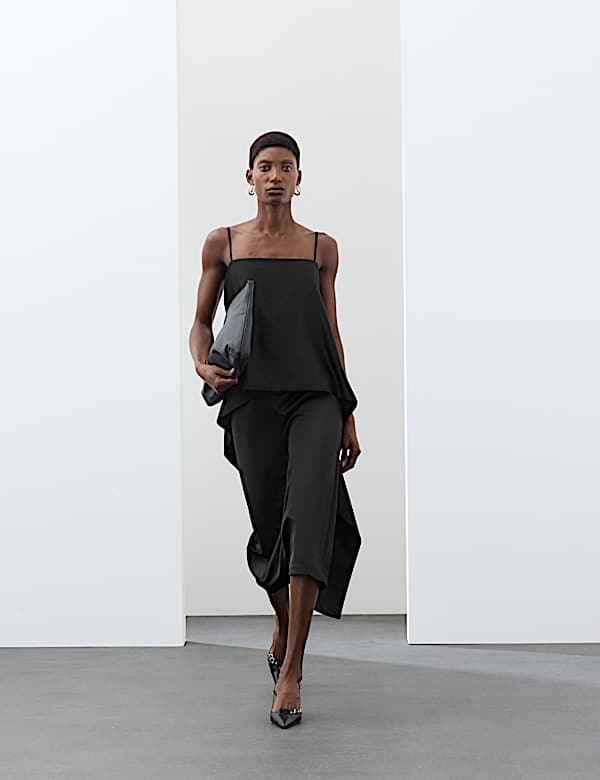 Drapiertes Midaxi-Tr&auml;gerkleid aus Satin mit hohem Lyocellanteil - DE