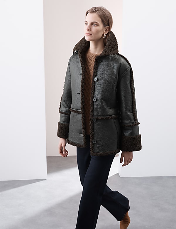 Strukturierte Jacke aus Leder mit Borgfutter - DE