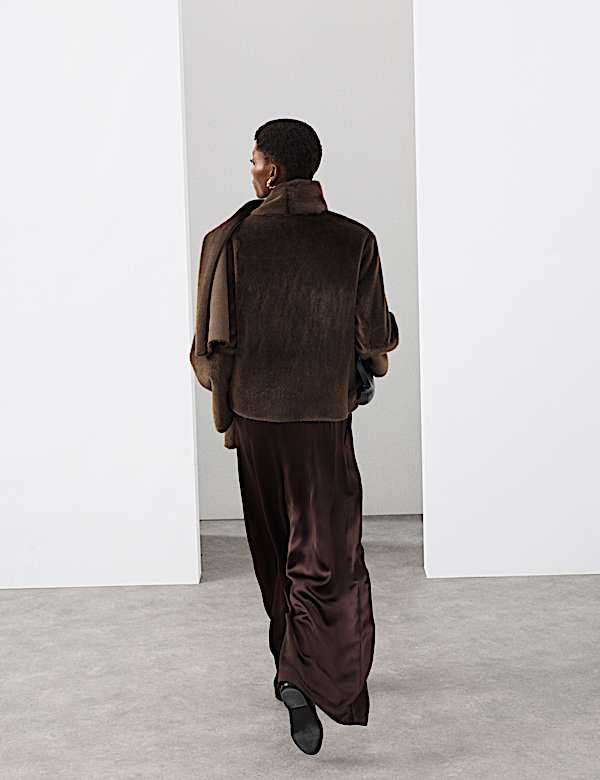 Abrigo con bufanda de piel sintética de quita y pon - US