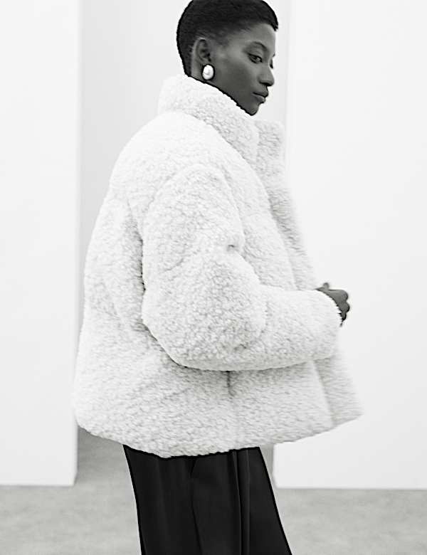 Puchowy płaszcz z misia ze st&oacute;jką - PL