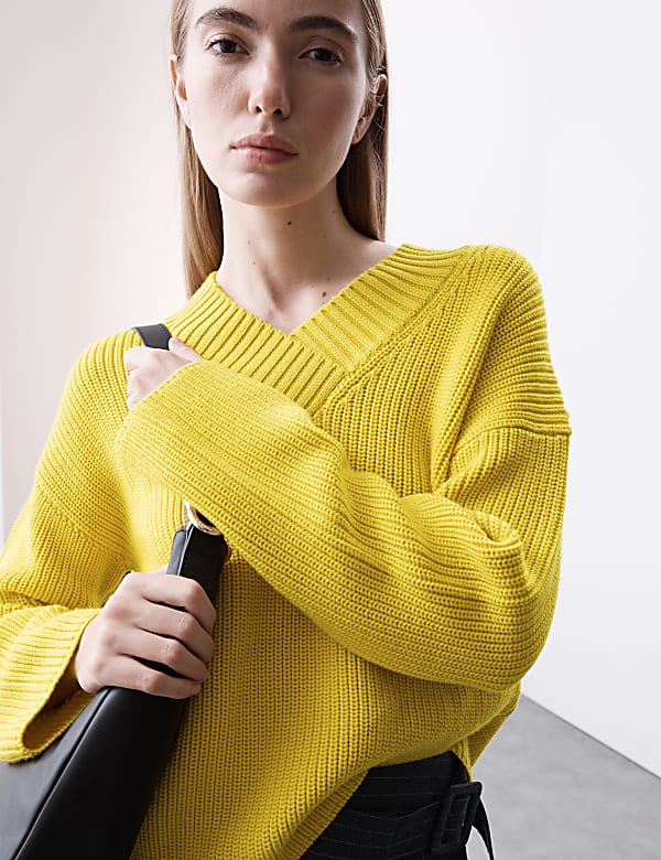 סריג ארוג עם צווארון וי מצמר מרינו טהור - IL