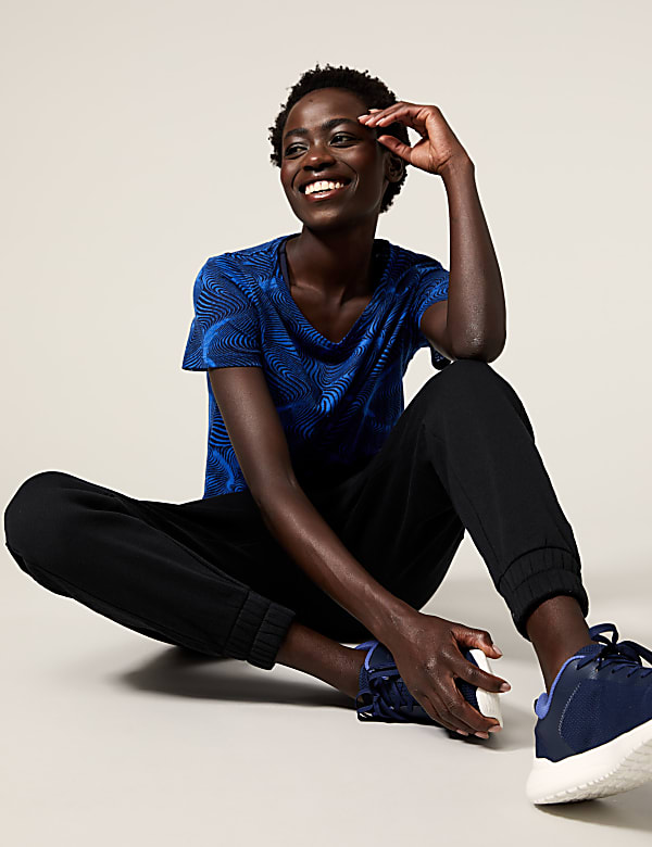 Lightweight Printed Scoop Neck T-Shirt