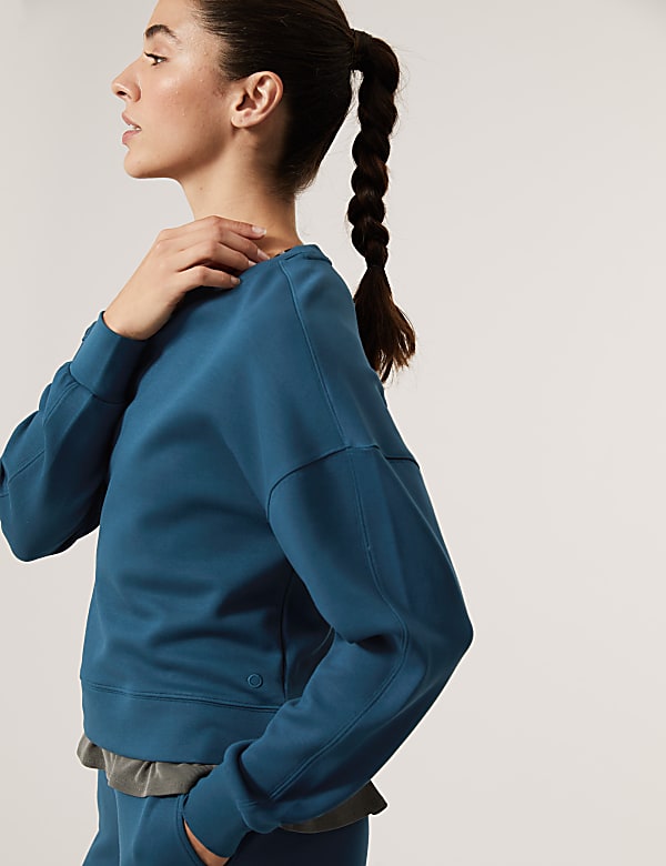 Crew Neck Long Sleeve Cropped Sweatshirt