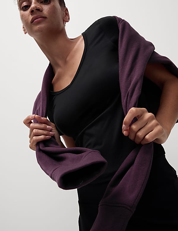 Kaus Oblong Crop Yoga Pas Badan Leher Sweetheart - ID