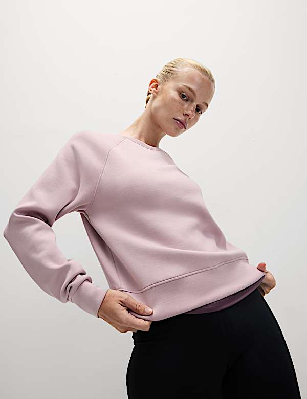Round Neck Relaxed Yoga Crop Sweatshirt - UA