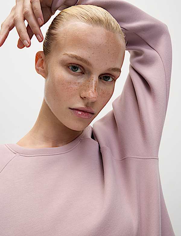 Round Neck Relaxed Yoga Crop Sweatshirt - UA